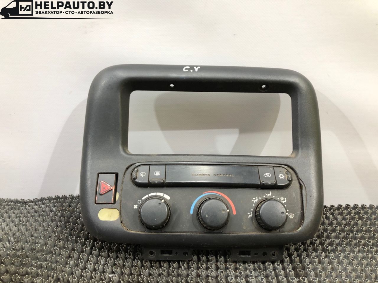 блок управления печки / климат-контроля Dodge Caravan 3 поколение RG 1999, 2.4 л., EDZ, бензин, АКПП, темно зеленый, передний привод - фото №1