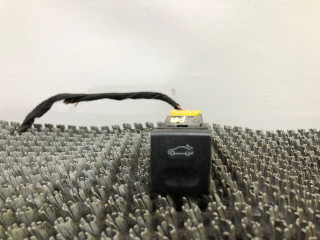 кнопка открытия багажника Iran Khodro Samand 1 поколение 2009, 1.8 л., бензин, МКПП, черный, седан, передний привод