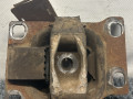 подушка крепления двигателя Ford Focus 1 поколение 2001, 1.8 л., дизель, МКПП, синий, универсал, передний привод - фото №3
