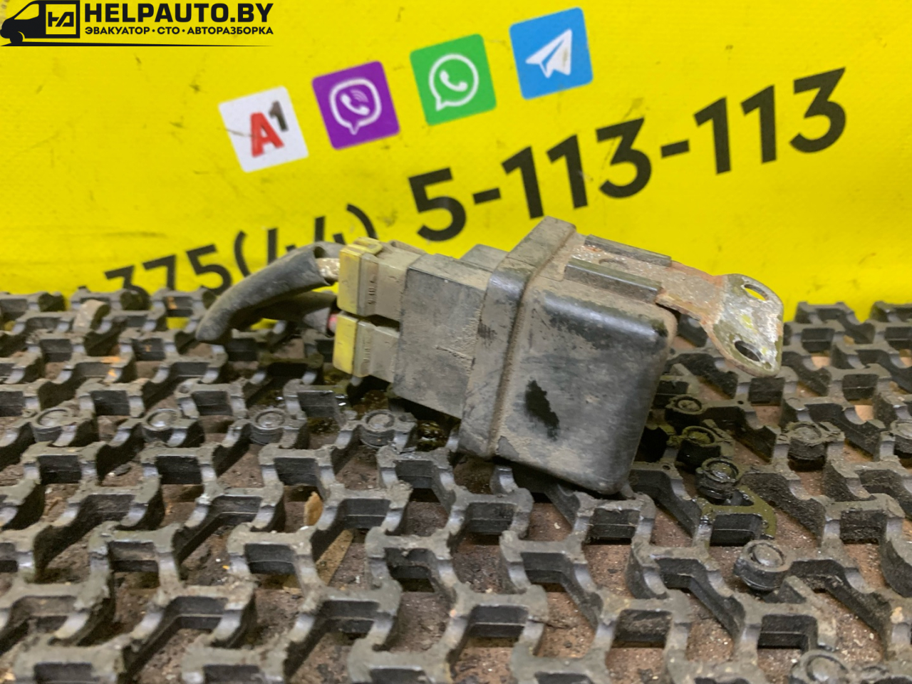 реле накала свечей Nissan Serena C23 1992, 2.0 л., дизель, МКПП, серебро, минивэн, передний привод - фото №1