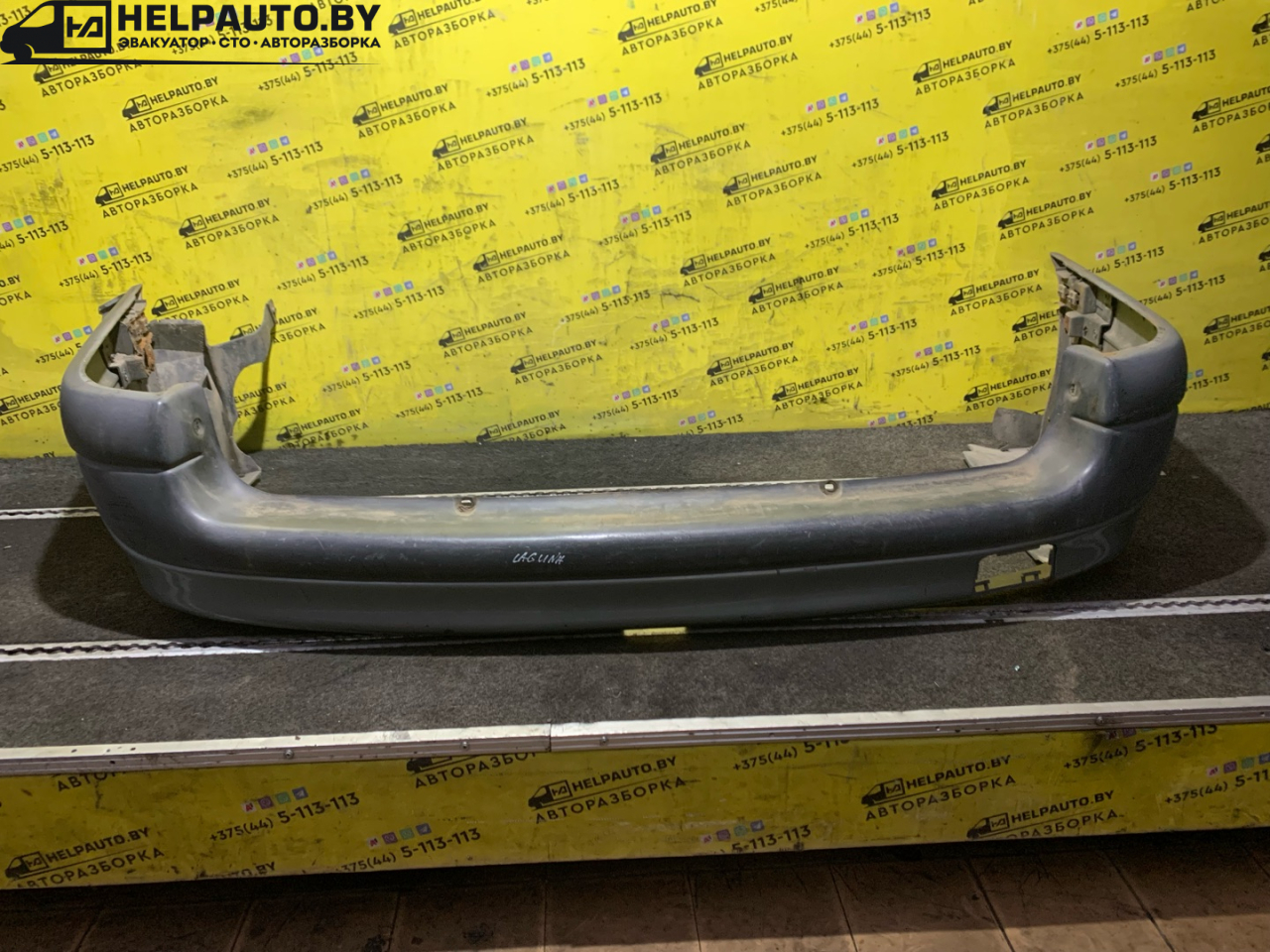 бампер задний Renault Laguna 1 поколение 1997, 2.0 л., F3R 200, бензин, МКПП, серый, универсал, передний привод - фото №1
