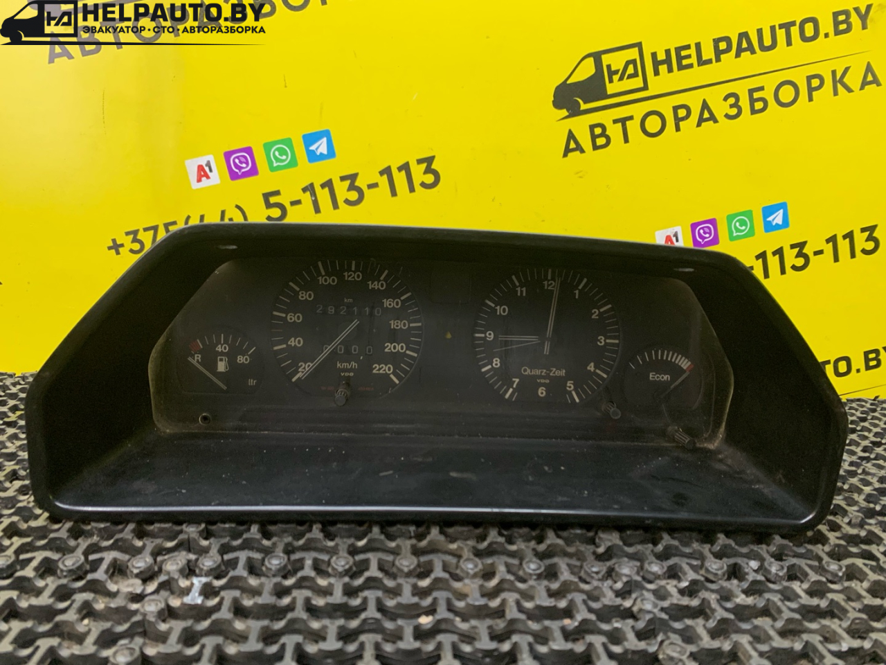 щиток приборов (приборная панель) Audi 100 С3 1986, 1.8 л., бензин, МКПП, белый, седан - фото №1
