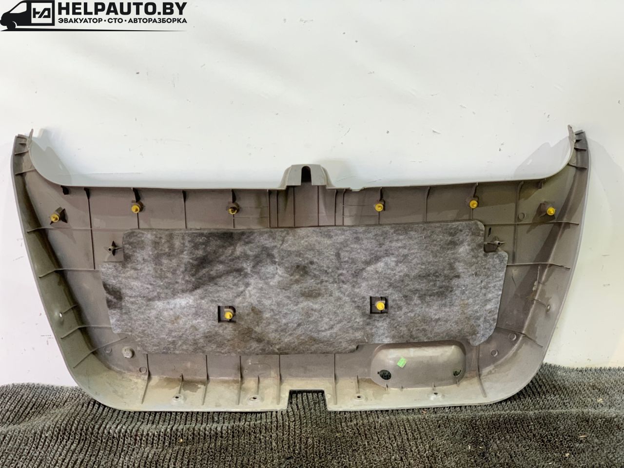 обшивка крышки багажника Kia Sorento 1 поколение 2003, 2.5 л., D4CB, дизель, МКПП, внедорожник 5 дв. - фото №1