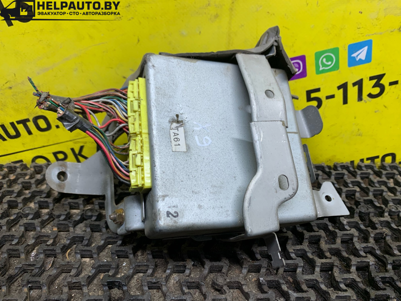 блок управления двигателем Mazda Xedos 9 1 поколение 1996, 2.5 л., бензин, МКПП, темно синий, седан, передний привод - фото №1