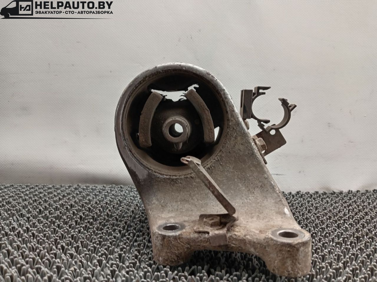 подушка крепления КПП Nissan Maxima A32 1999, 2.0 л., i, бензин, МКПП, седан, передний привод, VQ20 - фото №1