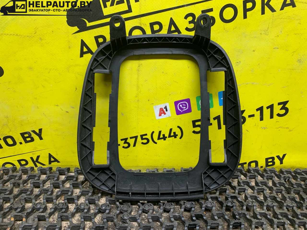 пластик Opel Vectra B 1996, 1.7 л., X 17 DT (TC4EE1), дизель, МКПП, серебро, хетчбэк 5 дв., передний привод - фото №1