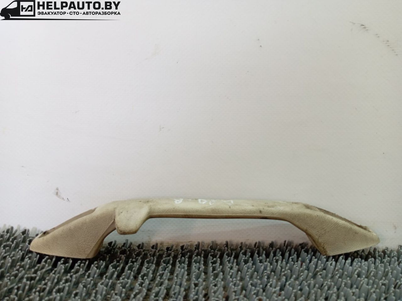 ручка внутренняя потолочная Audi 80 B3 89/B3 1987, 1.8 л., бензин, МКПП, серый, седан, передний привод, 321857607B - фото №1