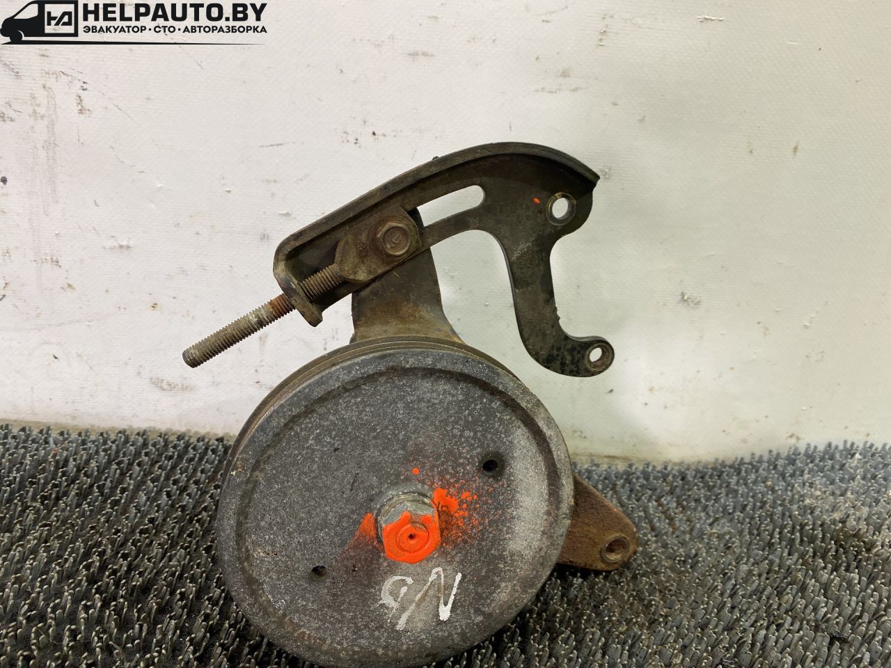 насос гидроусилителя руля Nissan Bluebird T12/T72 1987, 2.0 л., бензин, МКПП, бордовый, хетчбэк 5 дв., передний привод - фото №1