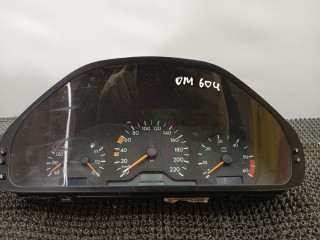 щиток приборов (приборная панель) Mercedes-Benz C-Класс W202/S202 [рестайлинг] W202 1997, 2.2 л., OM 604.910, дизель, МКПП, темно зеленный металлик, седан, задний привод, 0025402148, 110.008.828042, 2025402148
