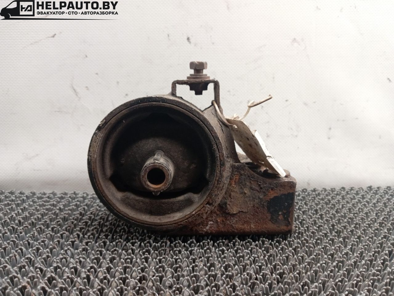 кронштейн двигателя Mitsubishi Space Wagon 2 поколение (Typ N30/N40) 1998, 2.0 л., i, бензин, МКПП, минивэн, передний привод - фото №1