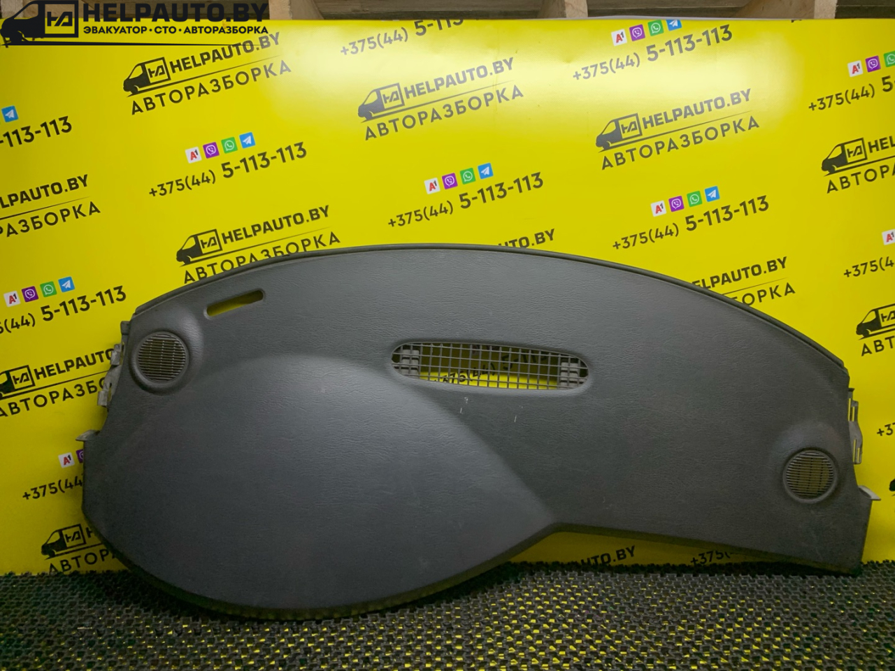 накладка на торпедо (консоль) Dodge Neon 2 поколение 2000, 2.0 л., ECH, бензин, АКПП, белый - фото №1