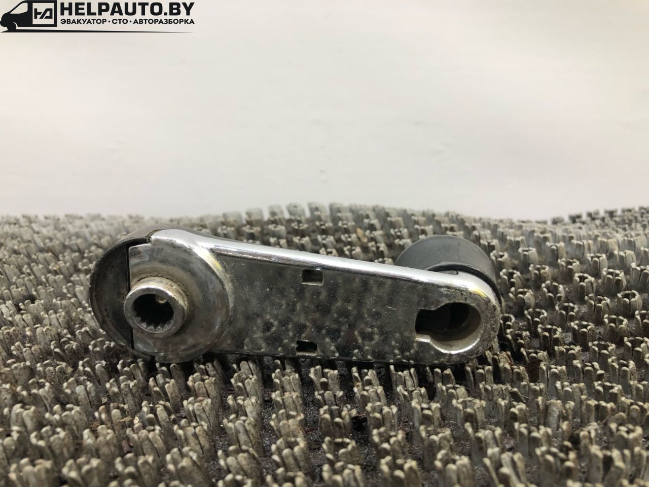 ручка стеклоподъемника Audi 80 B3 (1986 - 1991), 1.8 л., бензин, МКПП, серый, передний привод - фото №1