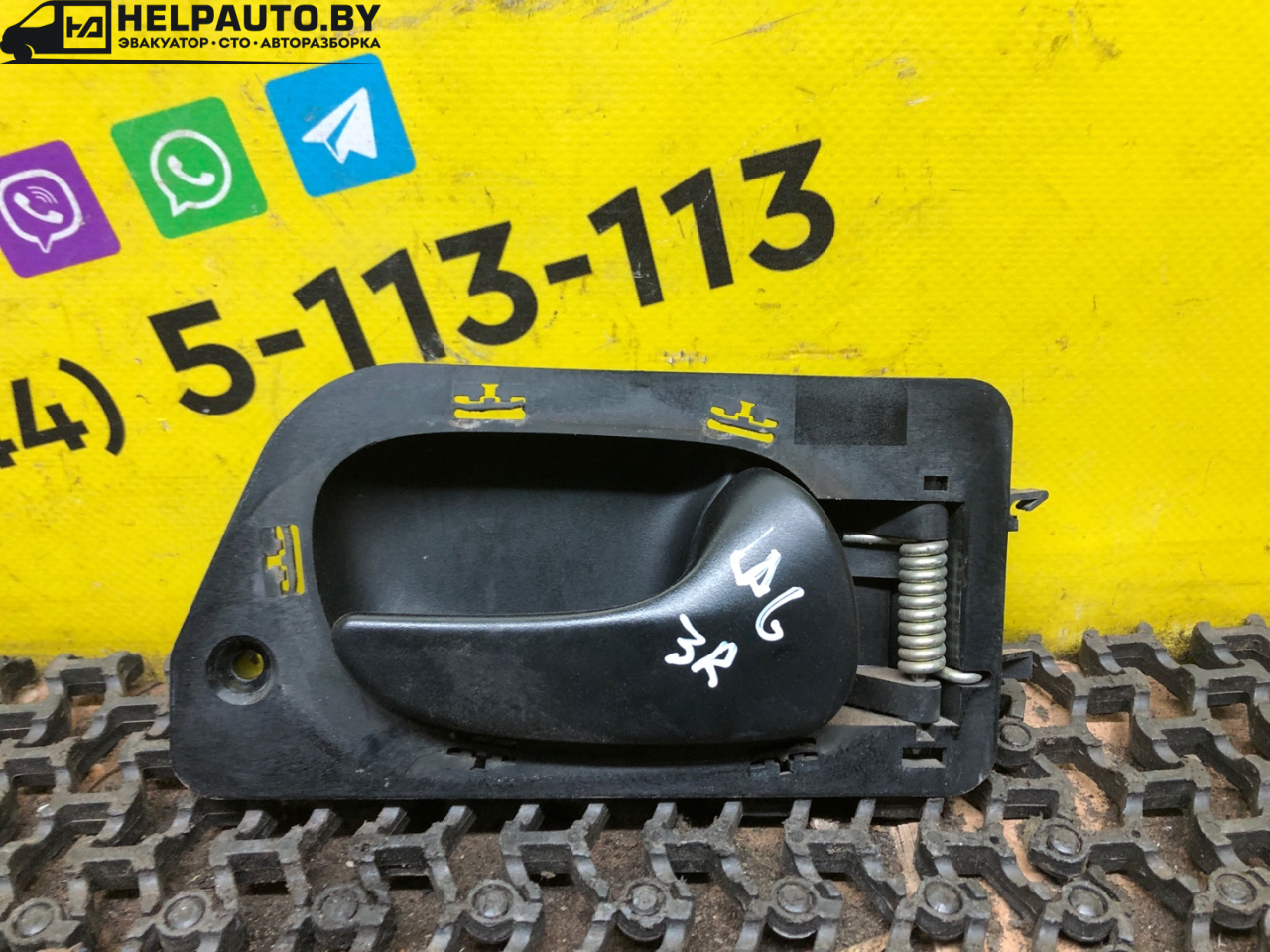 ручка внутренняя задняя правая Renault Laguna 1 поколение 1994, 2.0 л., F3R 200, бензин, МКПП, бордовый, хетчбэк 5 дв., передний привод - фото №1