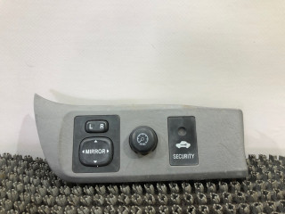 кнопка (выключатель) Toyota RAV4 2 поколение (XA20) 2002, 2.0 л., дизель, МКПП, серебристый, седан
