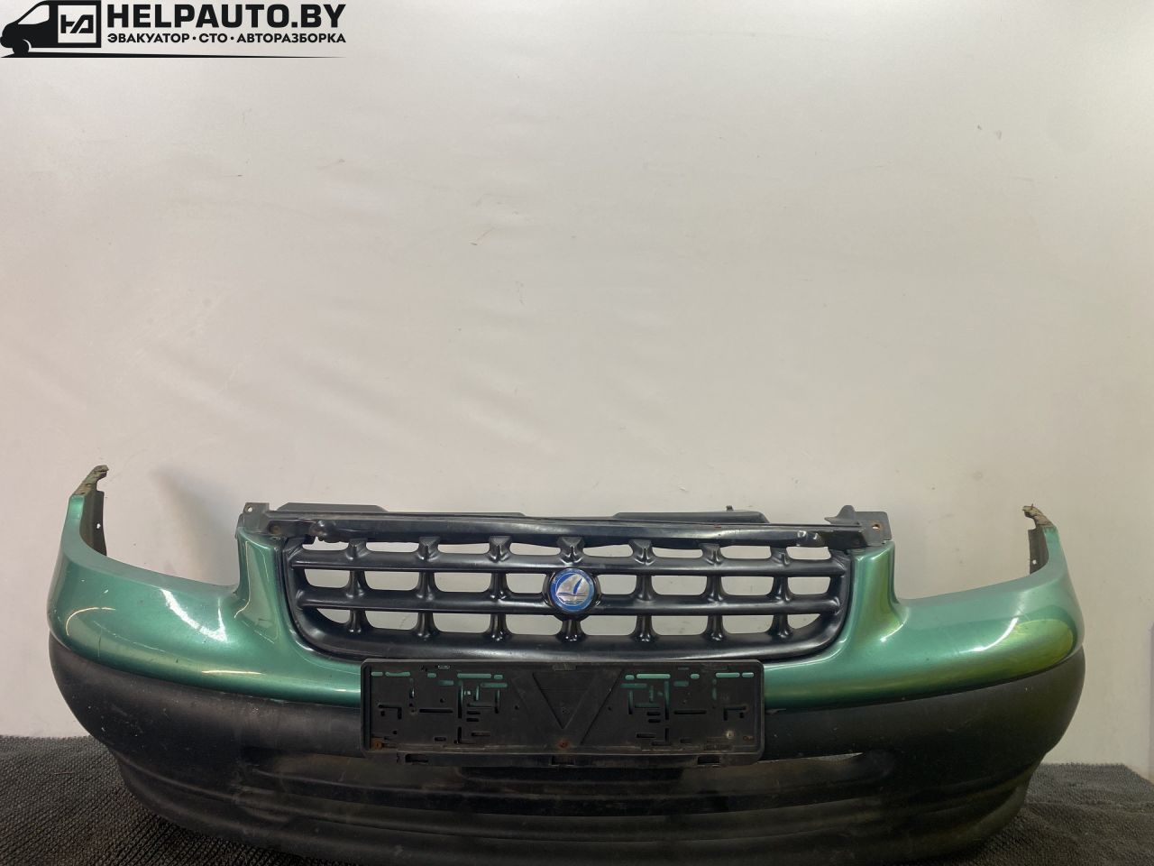 бампер передний Plymouth Voyager 3 поколение 1998, 2.4 л., бензин, АКПП, зелёный, минивэн, передний привод - фото №1