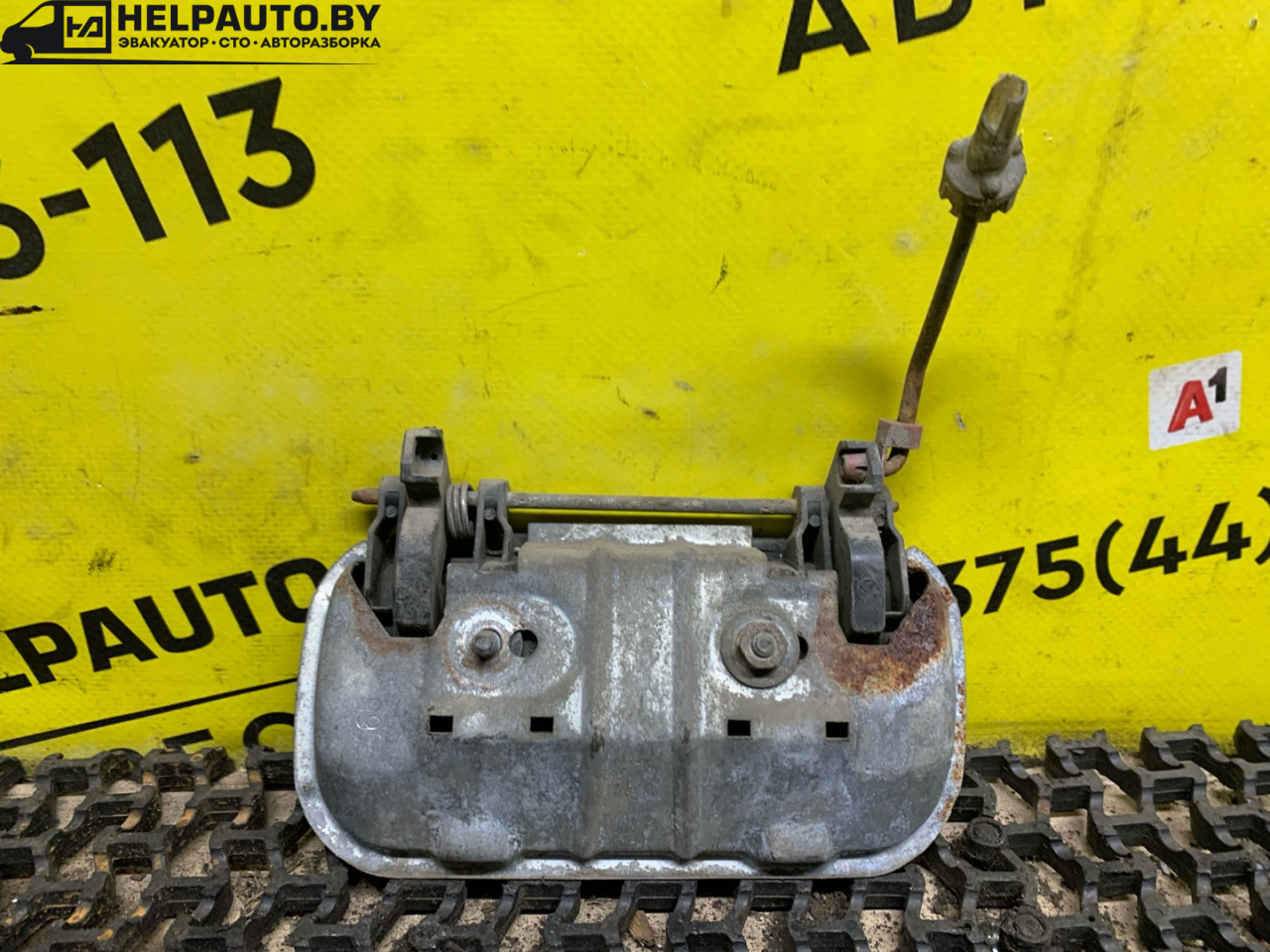ручка наружная задняя правая Opel Vectra B 1996, 1.7 л., X 17 DT (TC4EE1), дизель, МКПП, серебро, хетчбэк 5 дв., передний привод - фото №1