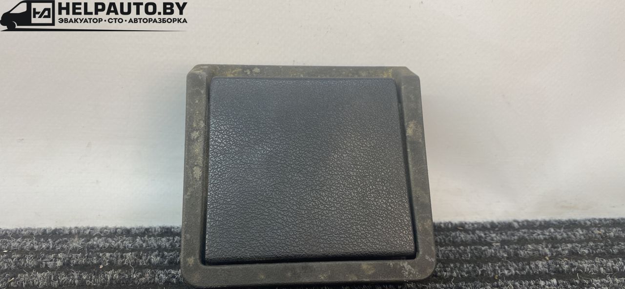 пепельница Volkswagen Santana 1 поколение 1988, 1.6 л., бензин, синий, передний привод, 321857961 - фото №1