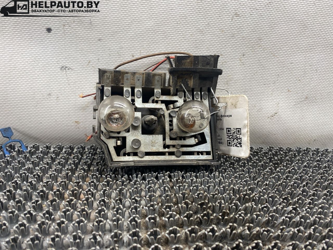 панель заднего правого фонаря Audi 80 8C/B4 1994, 2.0 л., бензин, МКПП, зеленый, седан, передний привод - фото №1