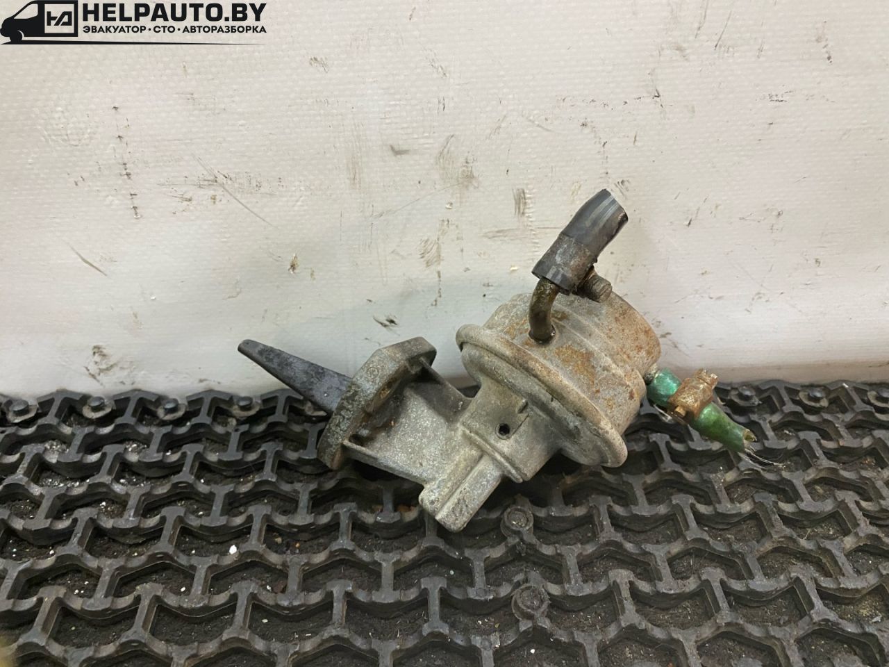 насос топливный ручной (подкачка) Volkswagen Santana 1 поколение 1988, 1.6 л., бензин, синий, передний привод - фото №1