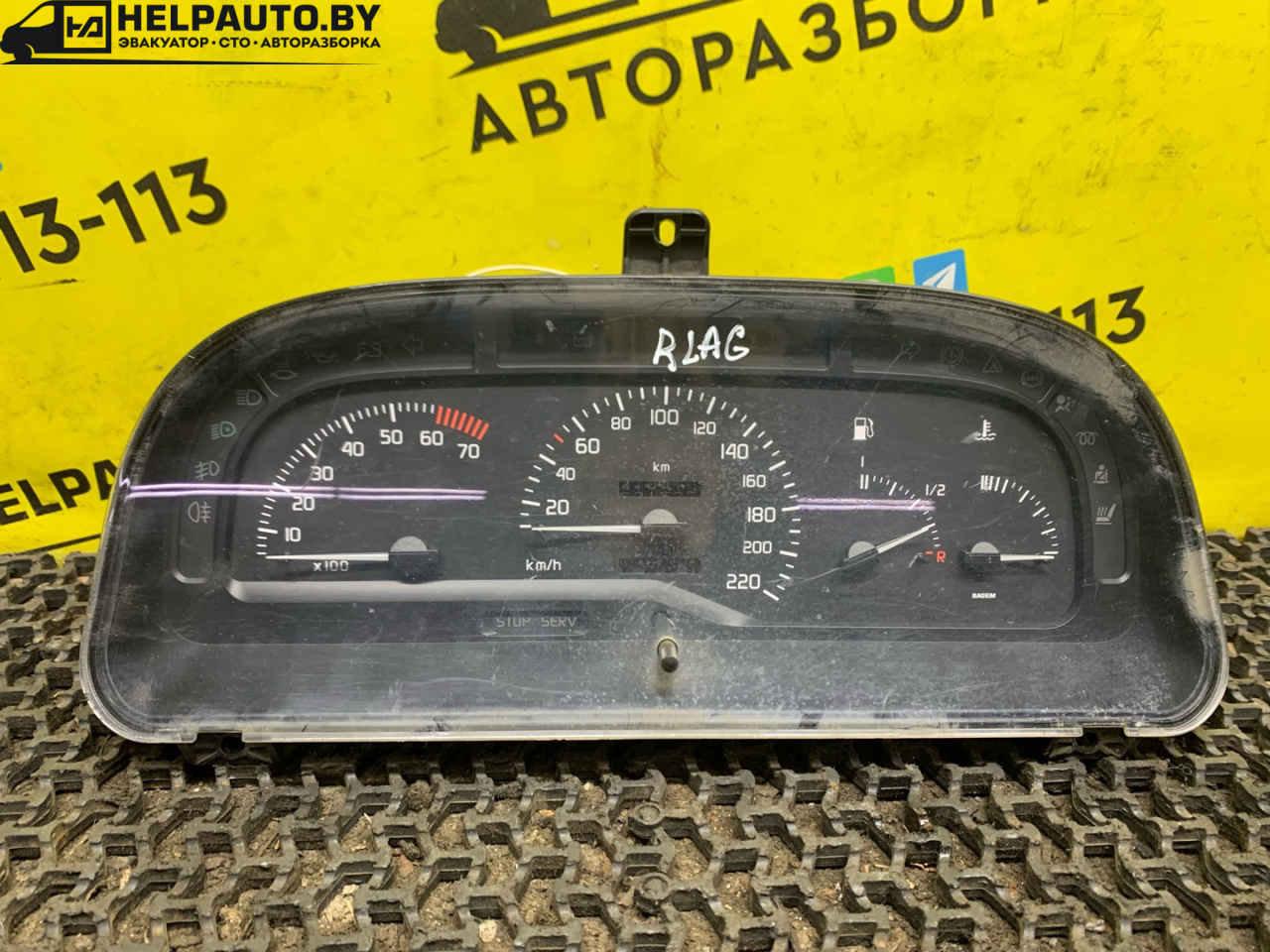 щиток приборов (приборная панель) Renault Laguna 1 поколение 1997, 2.0 л., F3R 200, бензин, МКПП, серый, универсал, передний привод - фото №1
