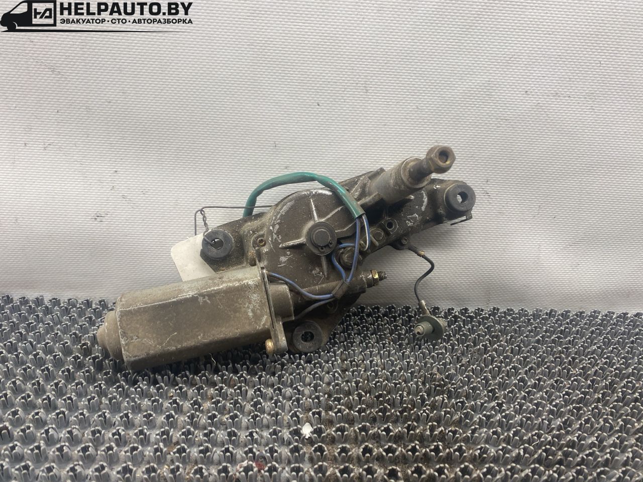 моторчик заднего стеклоочистителя (дворника) Mazda 323F BA 1996, 1.8 л., BP, бензин, МКПП, серебристый, хетчбэк 5 дв. - фото №1