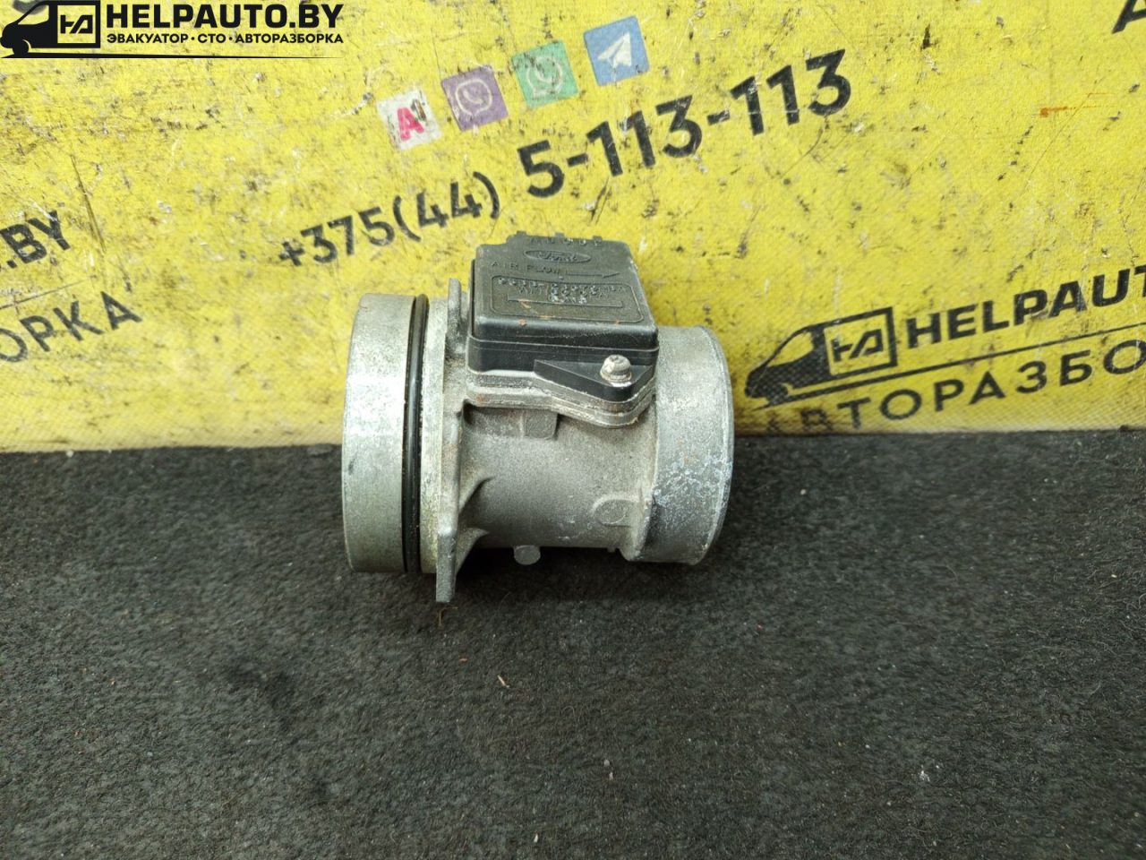 расходомер воздуха Ford Mondeo 2 поколение 1997, 2.0 л., бензин, МКПП, черный, универсал, передний привод - фото №1