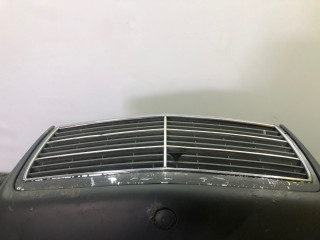 решетка радиатора Mercedes-Benz C-Класс W202/S202 1995, 2.2 л., дизель, МКПП, черный, седан, задний привод