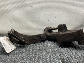 кронштейн генератора Kia Shuma 1 поколение 1999, 1.5 л., BFD, бензин, МКПП, зеленый, хетчбэк 5 дв., передний привод