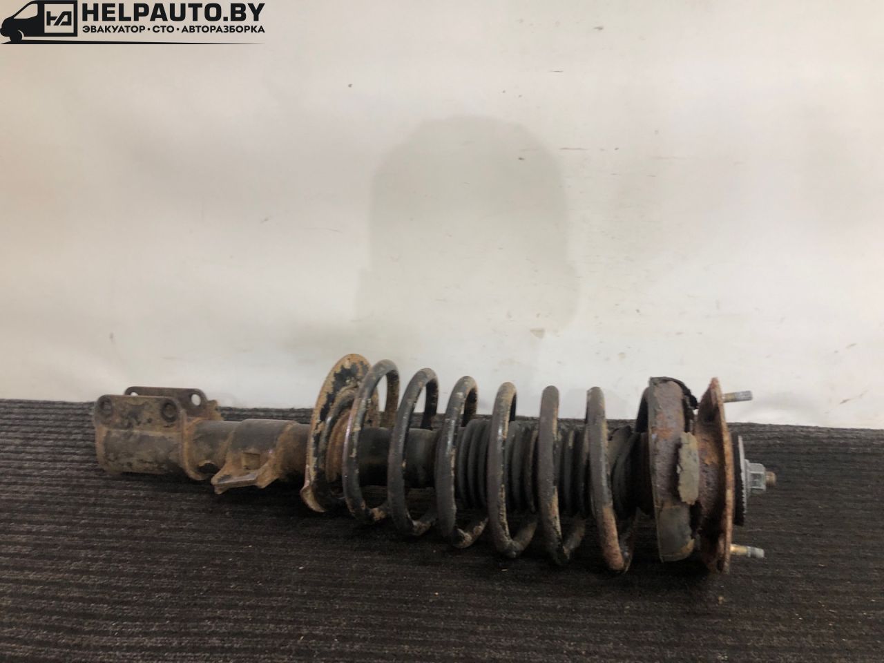стойка передняя правая Volvo S70 1 поколение 2000, 2.5 л., D 5252 T, дизель, МКПП, черный, седан, передний привод - фото №1