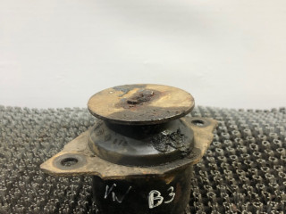 подушка крепления двигателя Volkswagen Passat B3 1993, 1.9 л., AAZ, дизель, 5МКПП, черный, универсал, передний привод