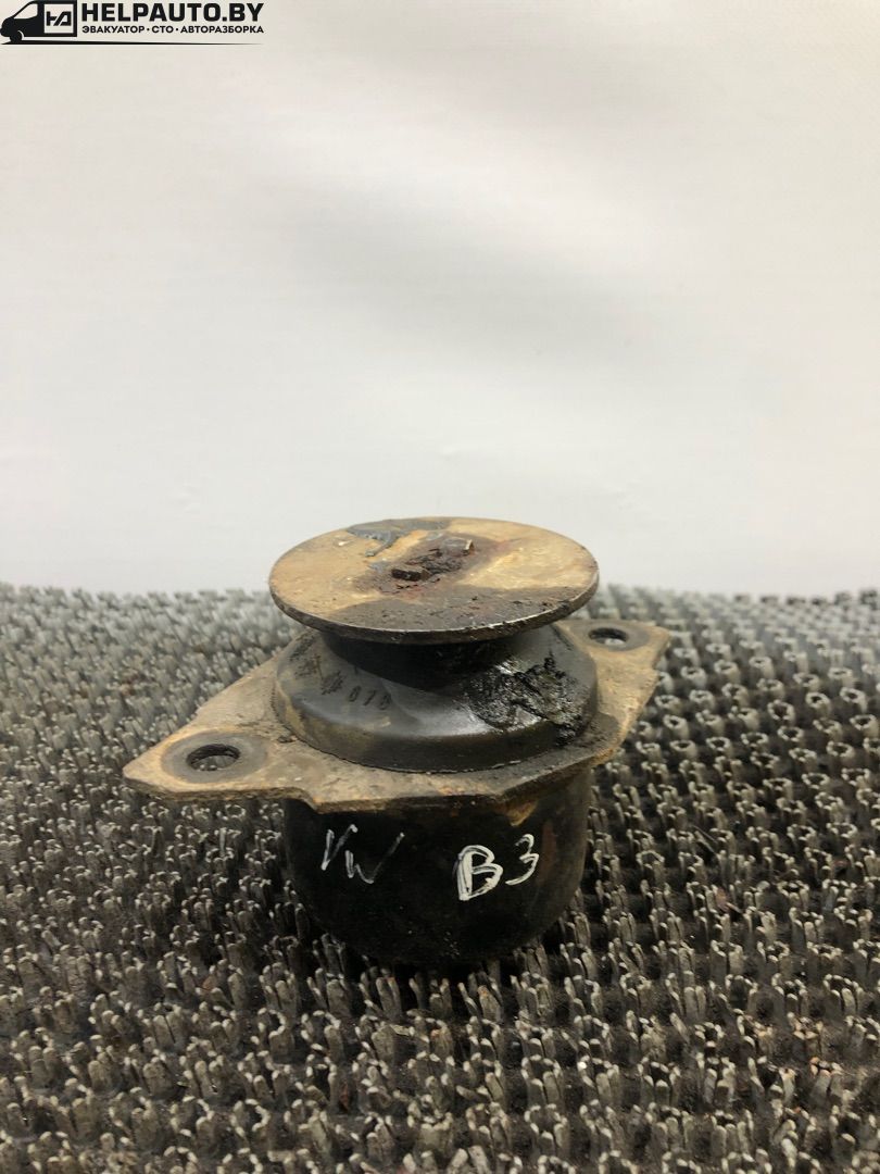 подушка крепления двигателя Volkswagen Passat B3 1993, 1.9 л., AAZ, дизель, 5МКПП, черный, универсал, передний привод - фото №1