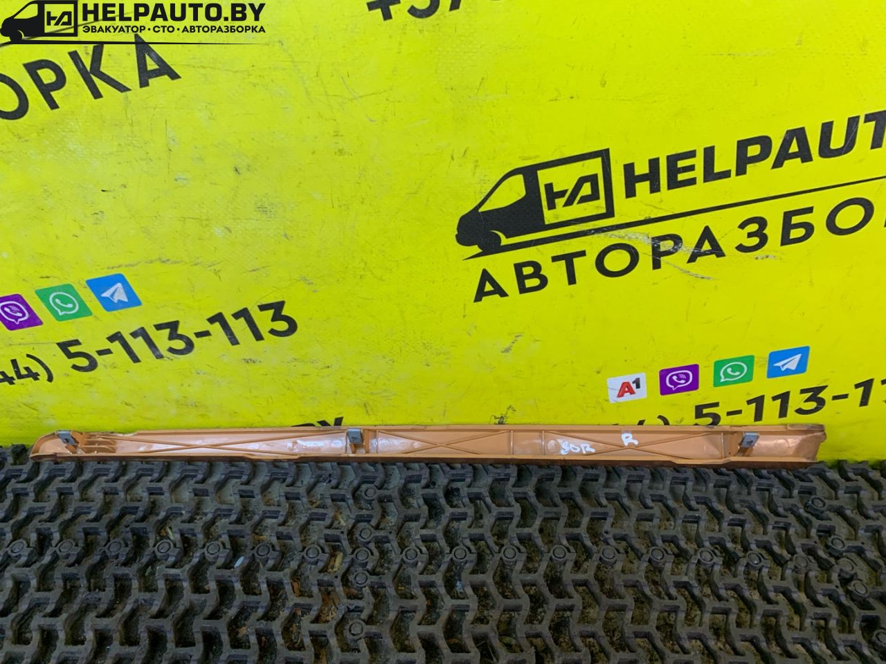 накладка декоративная Kia Sorento 1 поколение 2005, 2.5 л., D4CB, дизель, АКПП, черный, внедорожник 5 дв., полный подключаемый привод - фото №1