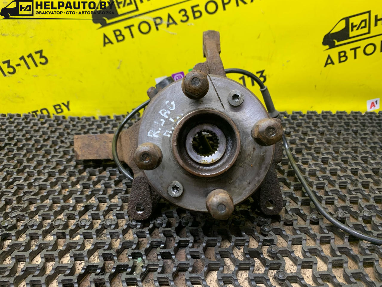 ступица передняя левая Renault Laguna 1 поколение 1997, 2.0 л., F3R 200, бензин, МКПП, серый, универсал, передний привод - фото №1