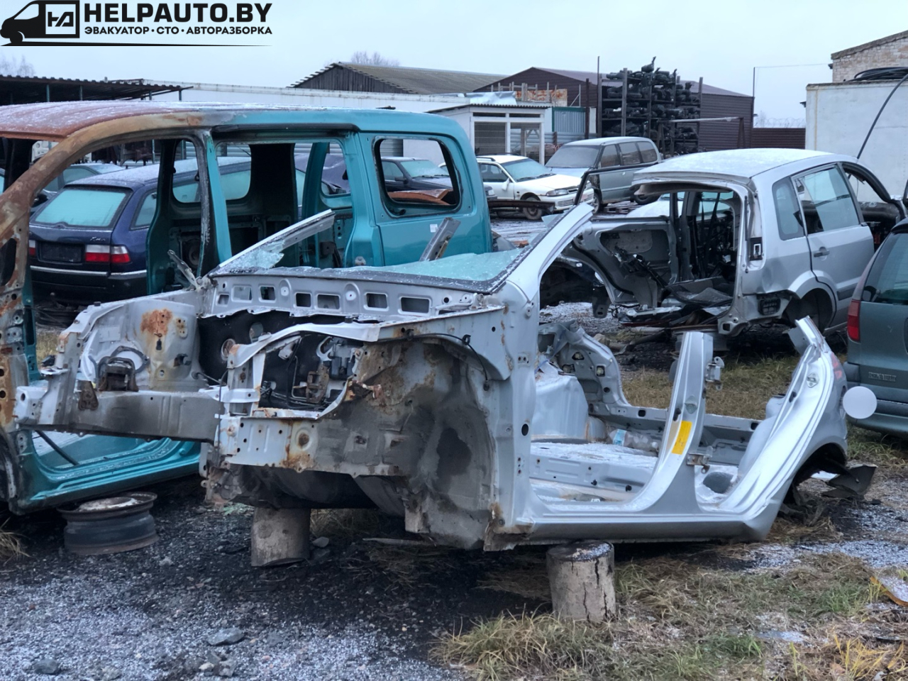 лонжерон левый Toyota Yaris P1 2001, 1.0 л., 1SZ-FE, бензин, МКПП, серебро, хетчбэк 5 дв., передний привод - фото №1