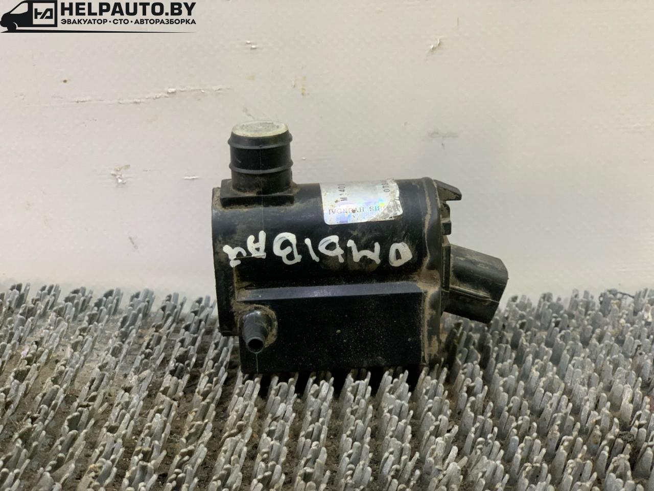 насос (моторчик) омывателя стекла Hyundai Santa Fe 1 поколение (SM) 2001, 2.4 л., бензин, МКПП, черный, внедорожник 5 дв., передний привод, 98510-26100 - фото №1