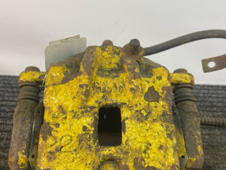 суппорт передний левый Hyundai Tiburon 1 поколение [рестайлинг] RD 2001, 2.0 л., бензин, 5МКПП, красный, купе