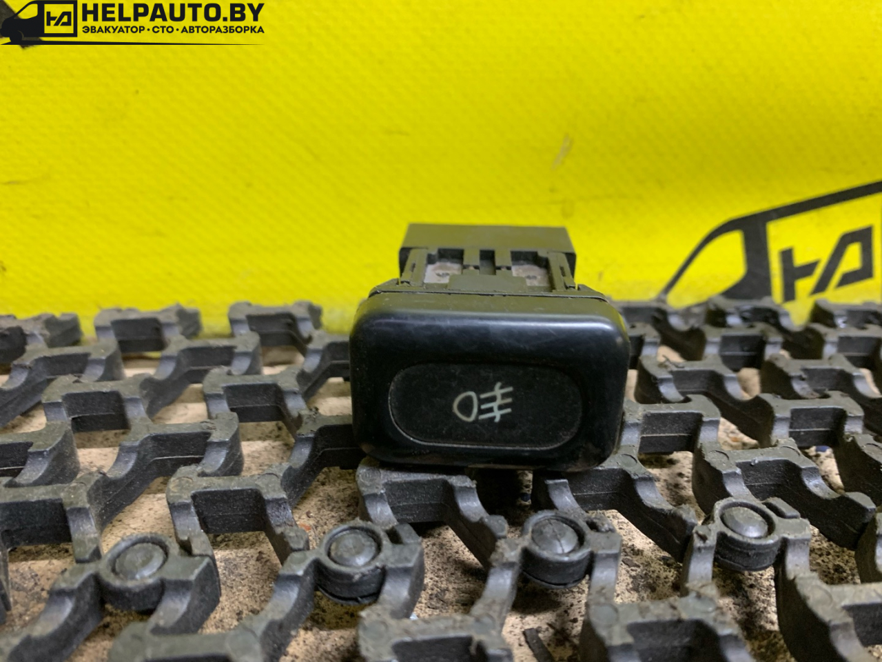 кнопка противотуманных фар Nissan Serena C23 1992, 2.0 л., дизель, МКПП, серебро, минивэн, передний привод - фото №1
