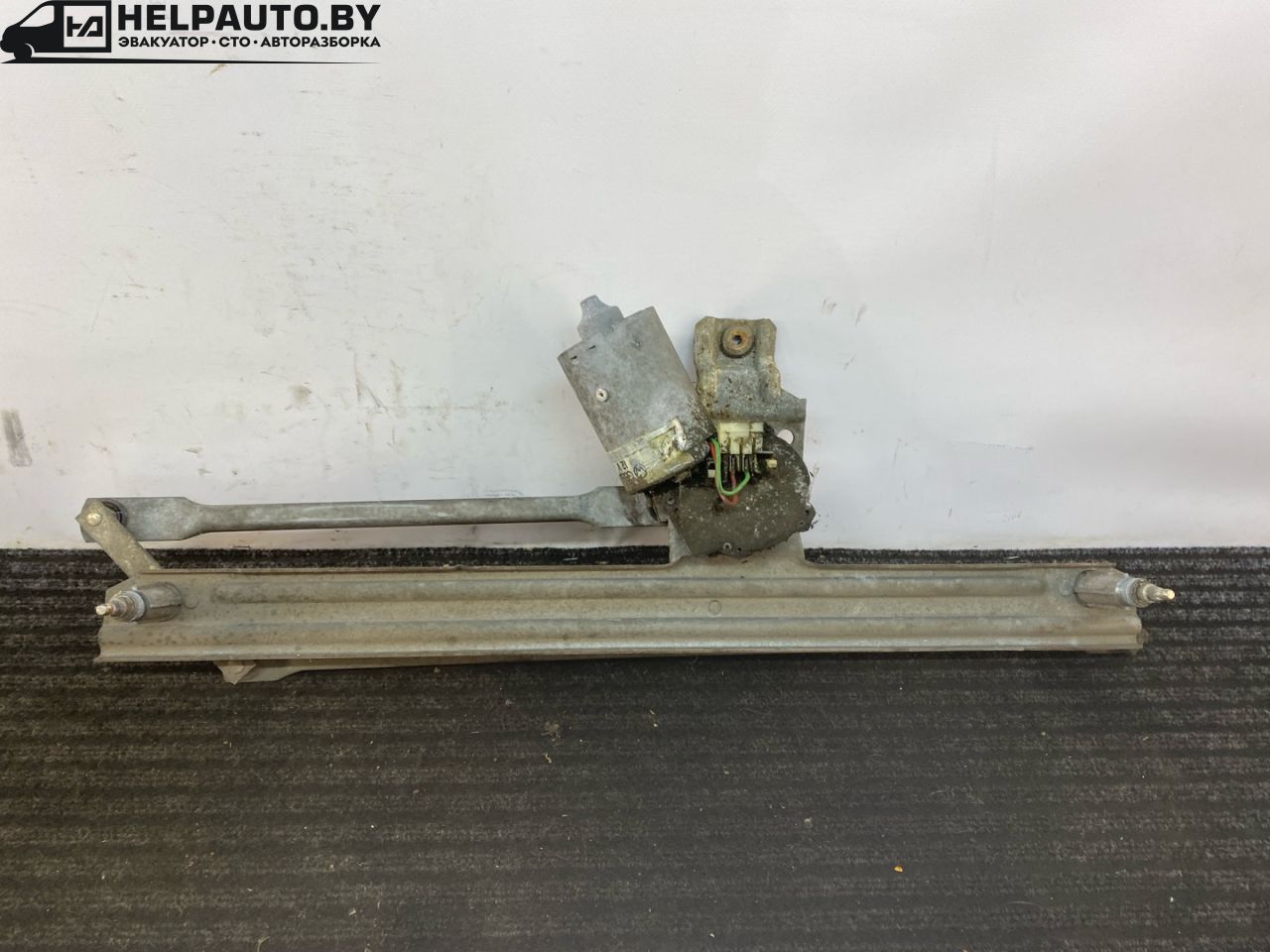 моторчик передних стеклоочистителей (дворников) Volkswagen Santana 1 поколение 1988, 1.6 л., бензин, синий, передний привод, 32-955113, 402457 - фото №1