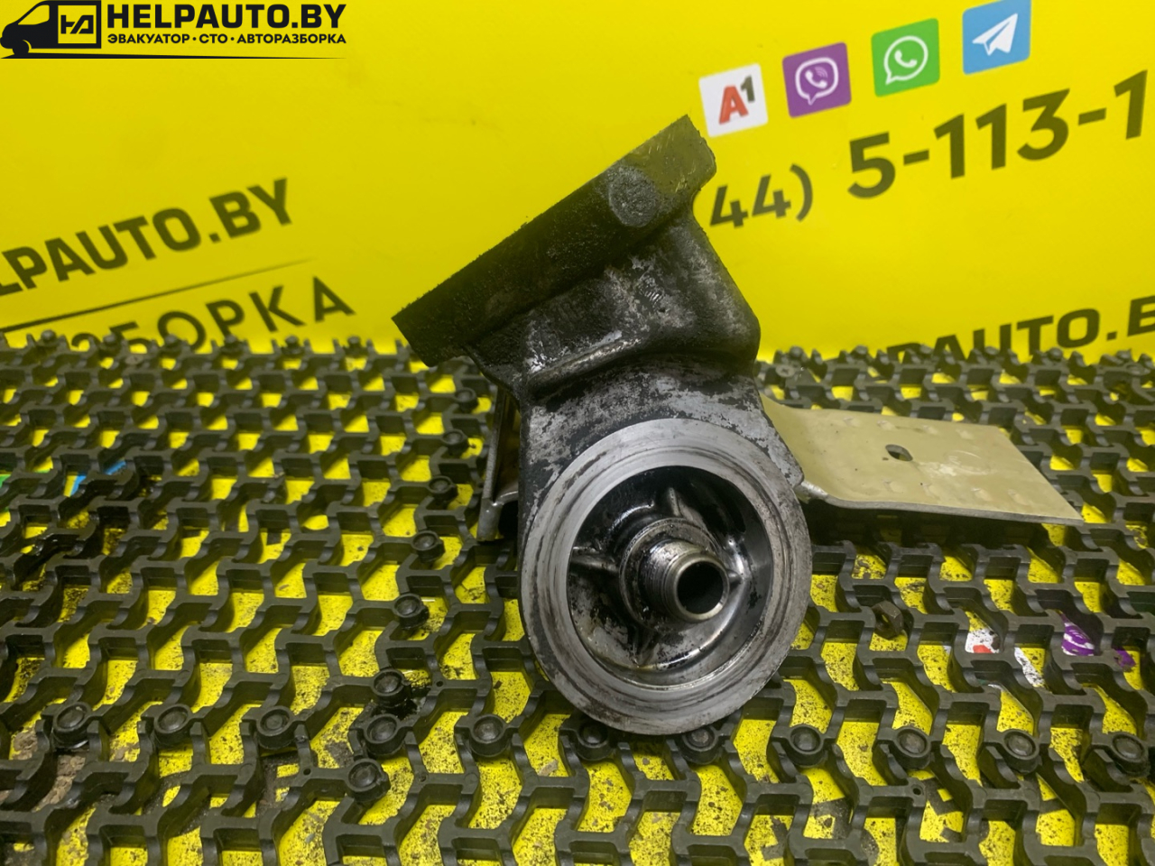 корпус масляного фильтра Audi 80 B3 1988, 1.9 л., 1Y, дизель, МКПП, серебро, седан, передний привод - фото №1