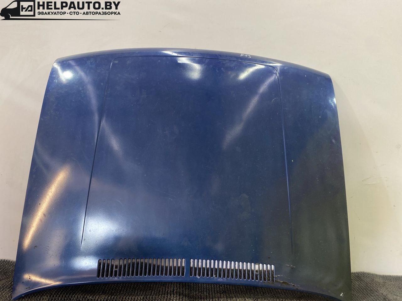 капот Volkswagen Polo 2 поколение 1990, 1.3 л., бензин, МКПП, синий, хетчбэк 3 дв., передний привод - фото №1