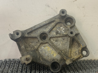 кронштейн двигателя Hyundai Santa Fe 1 поколение (SM) 2003, 2.4 л., бензин, МКПП, серебристый, внедорожник 5 дв., передний привод