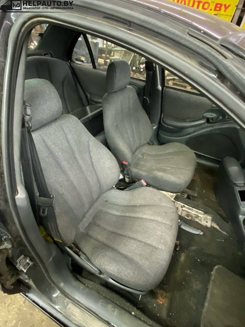 салон (комплект сидений) Pontiac Sunfire 1 поколение 1999, 2.2 л., бензин, АКПП, черный, передний привод - фото №1