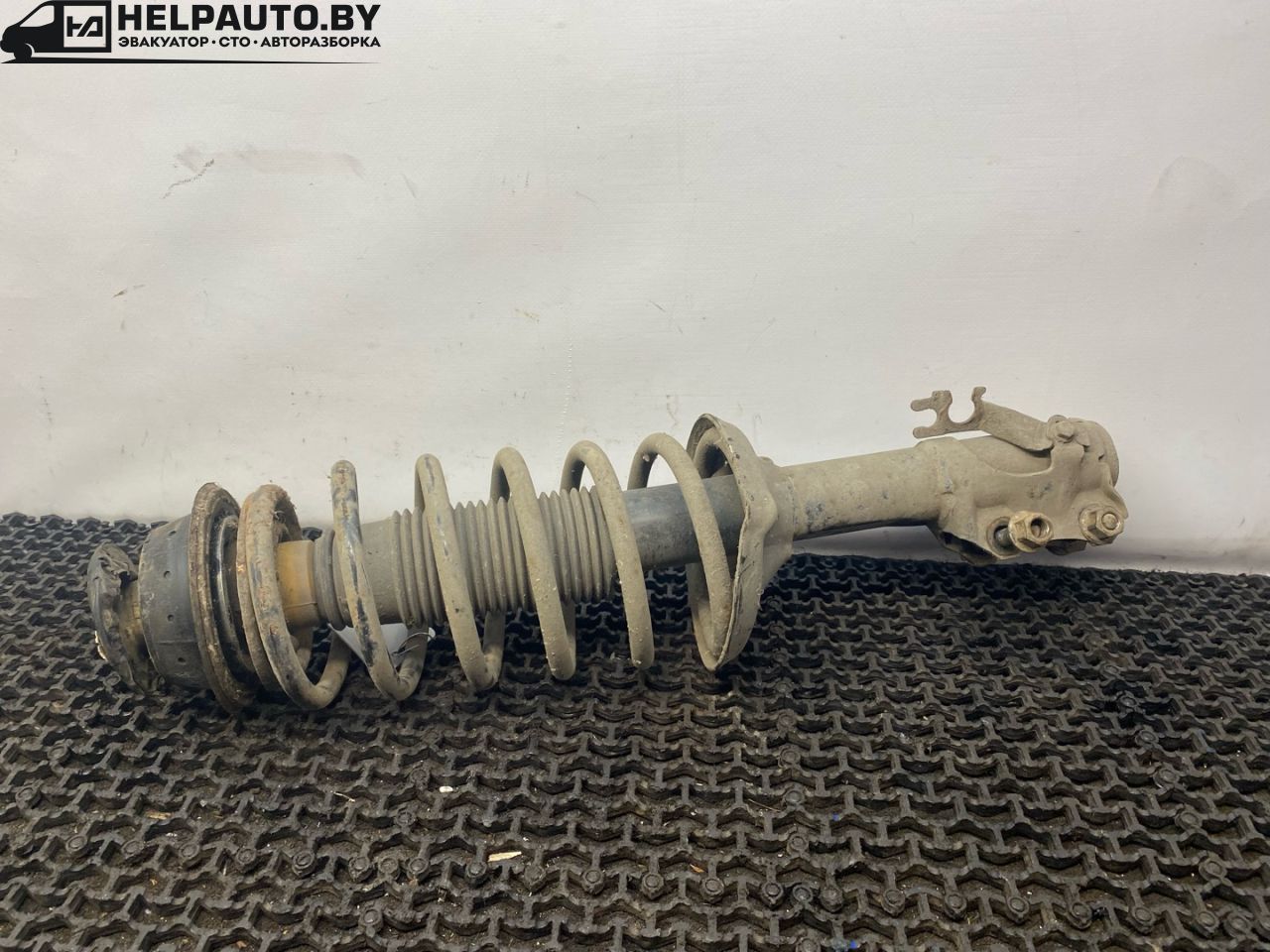 стойка передняя левая Volkswagen Vento 1 поколение 1991, 1.8 л., бензин, МКПП, серый, седан, передний привод - фото №1