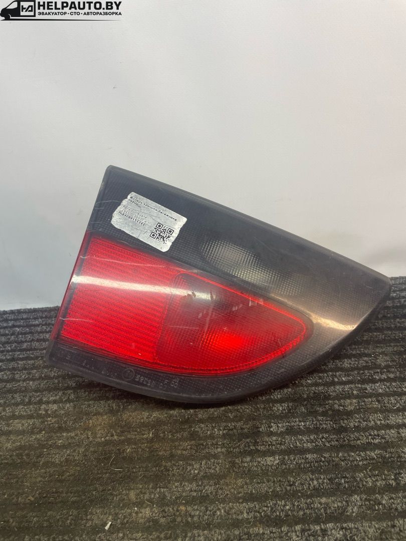 фонарь крышки багажника левый Renault Megane 1 поколение (1995 - 1999), 1.4 л., бензин, МКПП, седан - фото №1