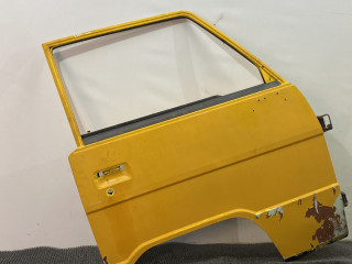 дверь передняя правая Mitsubishi L300 1 поколение 1985, 2.3 л., 4D55, дизель, 4МКПП, желтый, микроавтобус, задний привод