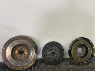 комплект сцепления Nissan Bluebird T12/T72 1987, 2.0 л., бензин, МКПП, бордовый, хетчбэк 5 дв., передний привод