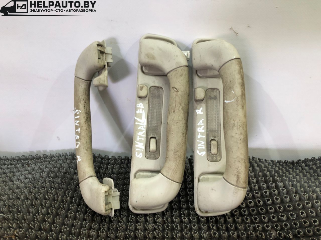 ручка внутренняя потолочная Opel Sintra 1 поколение 1999, 2.2 л., X 22 XE, бензин, МКПП, белый, минивэн, передний привод - фото №1