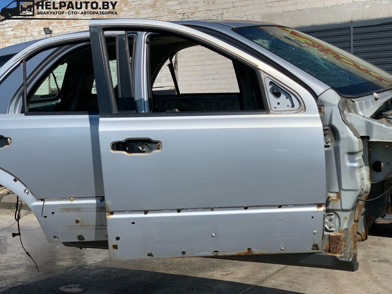 дверь передняя правая Kia Sorento 1 поколение 2004, 2.5 л., CRDi, D4CB, дизель, АКПП, серебристый, внедорожник 5 дв., полный подключаемый привод - фото №1