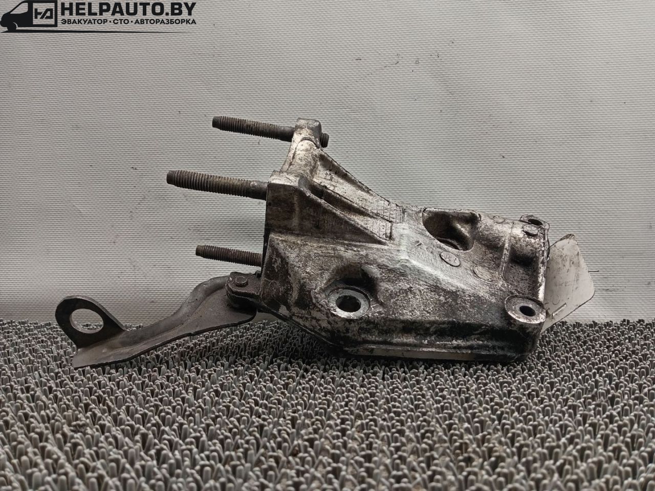кронштейн двигателя Peugeot 406 1 поколение 1997, 1.9 л., дизель, МКПП, серебро, седан, передний привод - фото №1