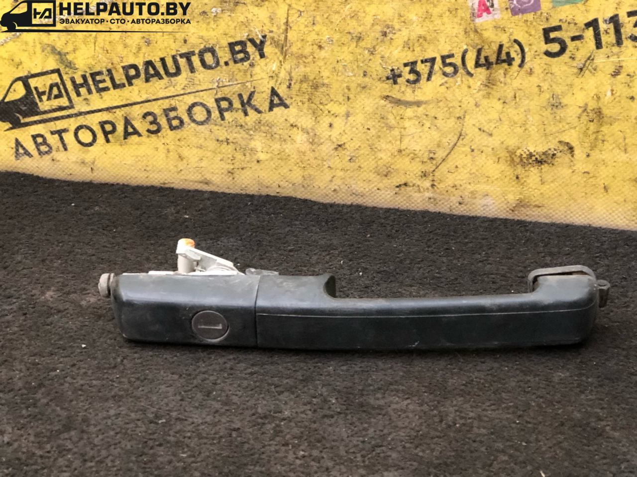 ручка наружная Volkswagen Passat B3 1988, 1.8 л., бензин, МКПП, белый, седан, передний привод - фото №1
